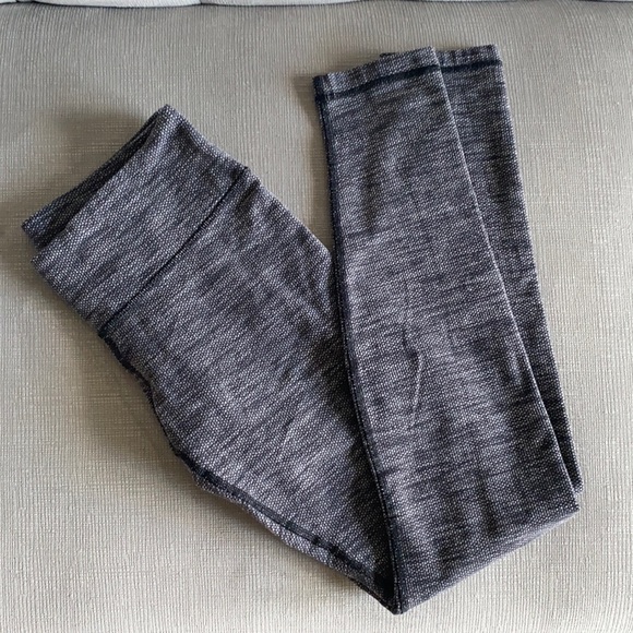 Lululemon Heathered grey Legging size 6, tight fit - low rise - Picture 3 of 6